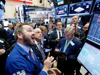 Thị trường chứng khoán Mỹ tăng điểm khi ông Trump chính thức thành Tổng thống