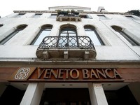 Italy giải cứu hai ngân hàng sắp phá sản