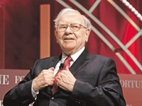 Tỷ phú Warren Buffett bán tháo cổ phiếu nhà bán lẻ lớn nhất Mỹ