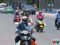 Quá tải xe cá nhân ở Hà Nội