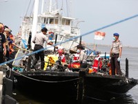 Cháy tàu du lịch ở Indonesia, 23 người chết