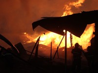 Cháy nhiều xưởng gỗ tại Đồng Nai