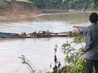 Cận cảnh cát tặc lộng hành thượng nguồn sông Đồng Nai