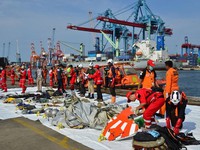 44 thợ lặn tham gia tìm kiếm nạn nhân vụ rơi máy bay ở Indonesia