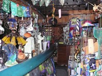 Cửa hàng đồ hóa trang lâu đời nhất tại New York