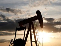 Giá dầu tăng liên tiếp, nhiều quốc gia lo ngại
