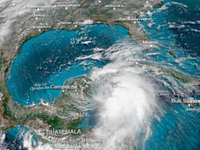 Mỹ và Mexico gấp rút chuẩn bị ứng phó với bão Michael nhiệt đới cấp 3