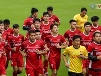 ẢNH: ĐT Việt Nam trở lại tập luyện chuẩn bị cho trận gặp ĐT Malaysia