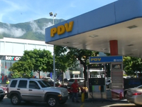 Thiếu hụt xăng ở 'vương quốc dầu lửa' Venezuela