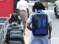 Ấn Độ giới hạn trọng lượng cặp sách học sinh