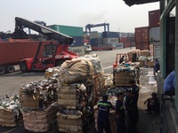 Hải quan TP.HCM kiểm đếm hàng nghìn container phế liệu