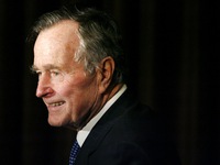 Cuộc đời oai hùng của George H.W. Bush: Từ phi công chiến đấu, Tổng thống Mỹ tới nhà từ thiện tỷ đô