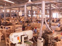 Doanh nghiệp xuất khẩu đồ gỗ tăng cường năng lực sản xuất
