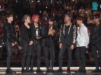 MAMA 2018: BTS lại làm mưa làm gió tại lễ trao giải ở Nhật Bản