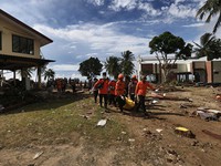 Đẩy nhanh cứu hộ nạn nhân sóng thần tại Indonesia