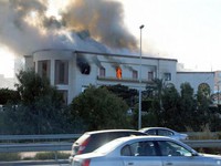 Tấn công liều chết nhằm vào Bộ Ngoại giao Libya