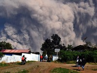 Indonesia nâng cảnh báo hàng không lên mức cao nhất sau khi núi lửa phun