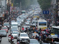 Tuyến xe bus chồng chéo, nhiều phố ở Hà Nội ùn tắc