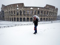 Bão tuyết bất thường ở Italy, giao thông, du lịch bị đình trệ