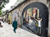 Ngắm tranh bích họa trên những vòm cầu phố Phùng Hưng, Hà Nội