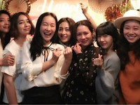 Son Ye Jin mừng sinh nhật bên hội bạn nổi tiếng