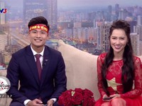 MC Minh Hà trắng đêm tự tay đính sao vàng lên trang phục mừng chiến thắng của U23 Việt Nam