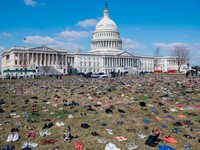 Biểu tình bằng 7.000 đôi giày phản đối súng đạn tại Mỹ