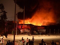 Hà Nội: Cháy lớn ở làng nghề Tân Triều, cột khối bốc cao hàng trăm mét