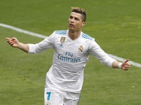 Từng kém cả chục bàn, giờ Ronaldo đã áp sát Messi trong cuộc đua Pichichi