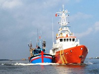 Cứu nạn khẩn cấp tàu cá hỏng máy tại khu vực biển phía Nam