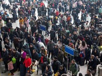 Trung Quốc: Cấm người có điểm tín dụng xã hội thấp đi lại bằng máy bay, xe lửa