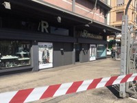 Hai trung tâm mua sắm ở Rome phải sơ tán do bị đe dọa đánh bom