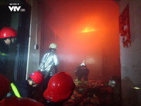 Cháy lớn tại kho bánh kẹo quận Bình Tân, TP.HCM, 200m2 nhà xưởng bị thiêu rụi
