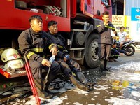 Sự hy sinh thầm lặng của những người lính cứu hỏa trong đám cháy trung cư Carina