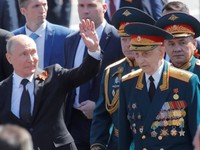Hành động của Tổng thống Nga Putin với người lính già bị cận vệ xô đẩy