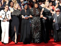 82 nữ diễn viên cùng nhịp bước tại LHP Cannes đòi quyền bình đẳng giới