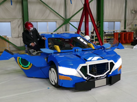 Robot đầu tiên trên thế giới có thể “biến hình” thành xe hơi