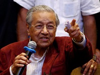 Thủ tướng Malaysia cắt giảm lương nội các