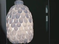 Cách làm đèn bằng thìa nhựa độc đáo