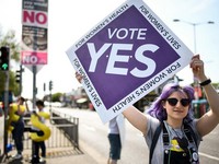 Đa số người dân Ireland đồng ý bỏ Luật Cấm phá thai