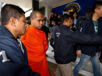 Thái Lan truy quét các nhà sư biển thủ tiền công đức