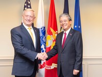 Đại sứ Việt Nam tại Hoa Kỳ Phạm Quang Vinh hội kiến Bộ trưởng Quốc phòng James Mattis