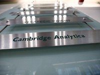 Cambridge Analytica tuyên bố đóng cửa sau bê bối Facebook