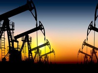 Giá dầu tăng mạnh nhất 4 năm sẽ tác động thế nào đến kinh tế thế giới?