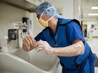 Nguy cơ lây nhiễm chéo từ việc thiếu vệ sinh tay tại bệnh viện