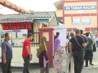 Cử tri Malaysia xếp hàng bầu cử từ sáng sớm