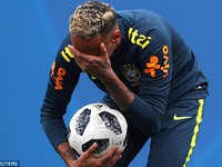NÓNG: Bỏ tập và khóc vì quá đau, Brazil lo mất trắng Neymar ở FIFA World Cup™ 2018