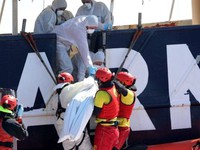 Hơn 200 người di cư chết đuối ở ngoài khơi Libya