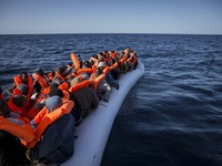 Tây Ban Nha giải cứu gần 800 người di cư