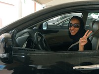 Nhiều phụ nữ Saudi Arabia chọn nghề tài xế sau khi dỡ bỏ lệnh cấm lái xe